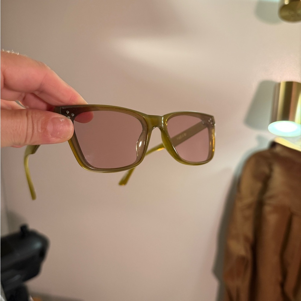 I sea Chic Green Sunglasses warm mauve Lenses fall transition look